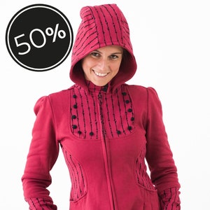 Coquine Hoody: Gestreifte Feminine Knopfjacke mit abnehmbarer Kapuze. Bild 1