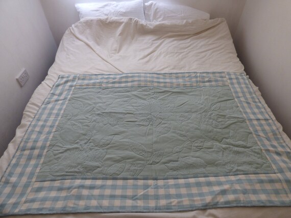 A Wholecloth Quilt With A Lovely Gingham Border Etsy