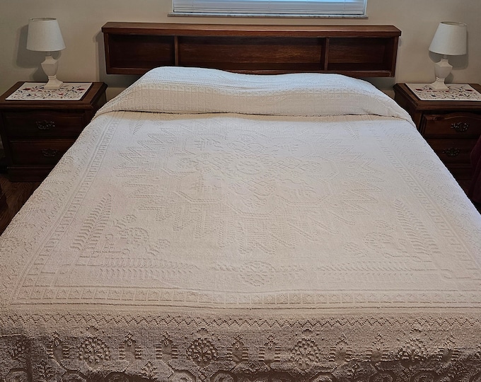 Vintage Queen Size White Chenille Fringe Bedspread Etsy