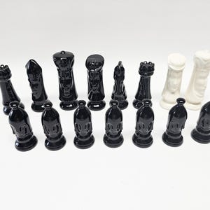15 Vintage Duncan Medieval Porcelain Chess Pieces