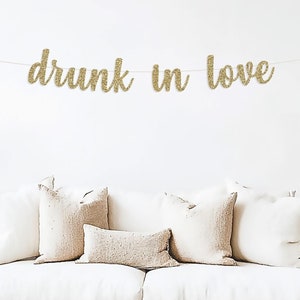 Bannière ivre d&#39;amour, enterrement de vie de jeune fille, signe ivre d&#39;amour, décorations de fête, enseignes de mariage, enseigne de bar, décoration de fête en or, bannière de paillettes