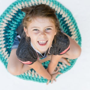 Quick & Easy Crochet Rug Pattern, Jumbo Yarn, Bath Mat, DIY Rug, Beginner friendly, tutorial image 10