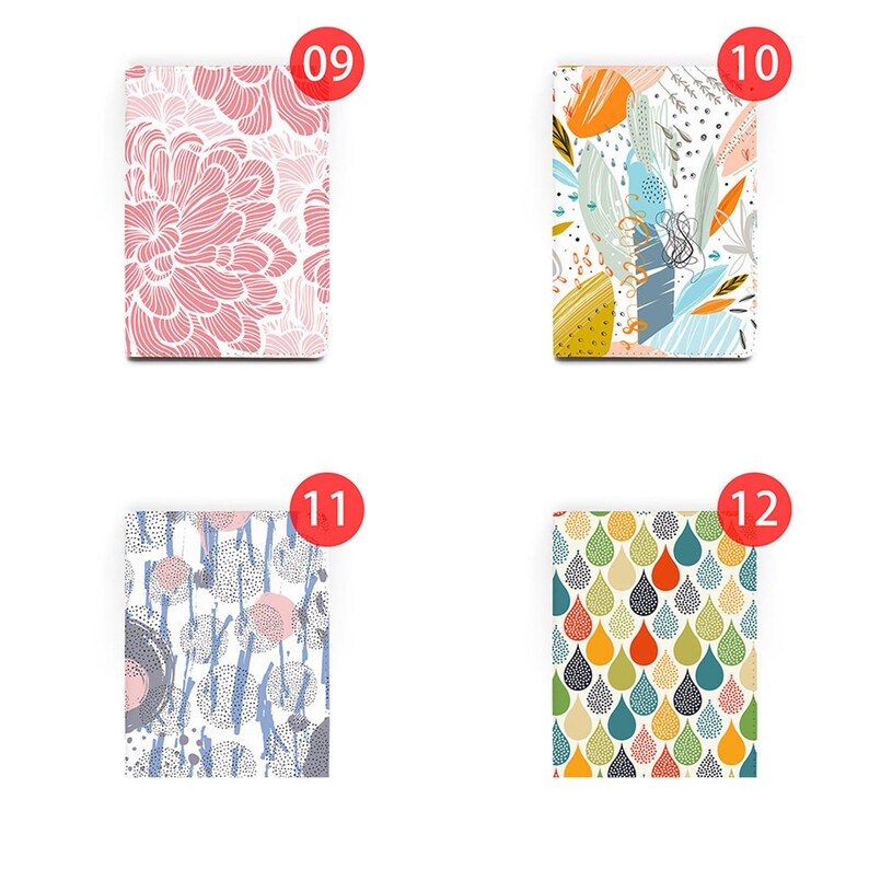 Peut inclure: Quatre couvertures de cahiers avec des motifs color&eacute;s. Les couvertures pr&eacute;sentent des motifs floraux, abstraits et g&eacute;om&eacute;triques. Les num&eacute;ros 09, 10, 11 et 12 sont visibles dans des cercles rouges dans le coin sup&eacute;rieur droit de chaque couverture.