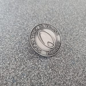Vintage 1966-1996 Star Trek officieel gelicentieerd product 30 jaar jubileum TNG TOS DS9 Voyager - metalen sluitpin 1,25" breed