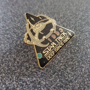 Vintage 1993 Star Trek Official Licensed Product &quot;Star Trek Deep Space Nine&quot; - Enamel Tac Pin  1.25&quot; Tall x 1.25&quot; Wide