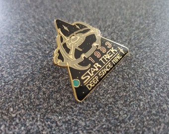 Vintage 1993 Star Trek Official Licensed Product &quot;Star Trek Deep Space Nine&quot; - Enamel Tac Pin  1.25&quot; Tall x 1.25&quot; Wide