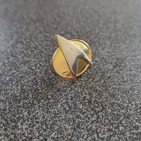 Vintage 1993 Star Trek Official Licensed Product - Federation Insignia Pin - 1  1/8" x 1  1/8" - TNG TOS DS9 Voyager