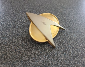 Vintage 1988 Star Trek Official Licensed Product - Federation Insignia Pin - 1.75" x 2" - TNG TOS DS9 Voyager