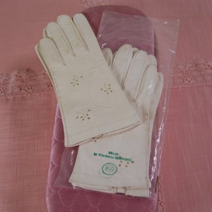 Vintage White Kidskin Leather Gloves, Set of 2 Pair image 10