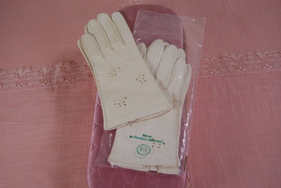 Vintage White Kidskin Leather Gloves, Set of 2 Pa… - image 10