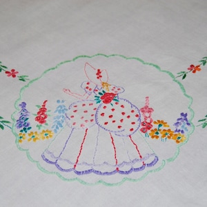 Vintage Hand Embroidered White Linen Breakfast/Bridge/Tea Tablecloth, Sunbonnet Sue