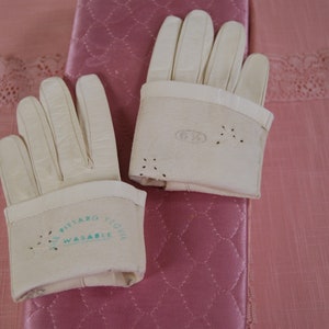 Vintage White Kidskin Leather Gloves, Set of 2 Pair image 8