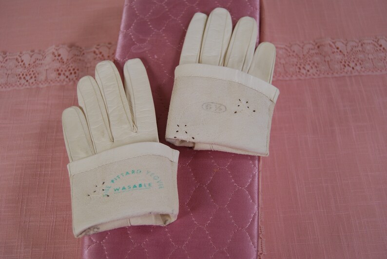 Vintage White Kidskin Leather Gloves, Set of 2 Pair image 8