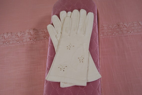 Vintage White Kidskin Leather Gloves, Set of 2 Pa… - image 5