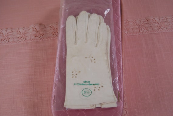 Vintage White Kidskin Leather Gloves, Set of 2 Pa… - image 4