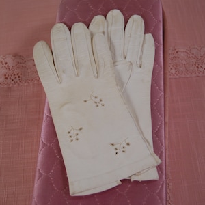 Vintage White Kidskin Leather Gloves, Set of 2 Pair image 1