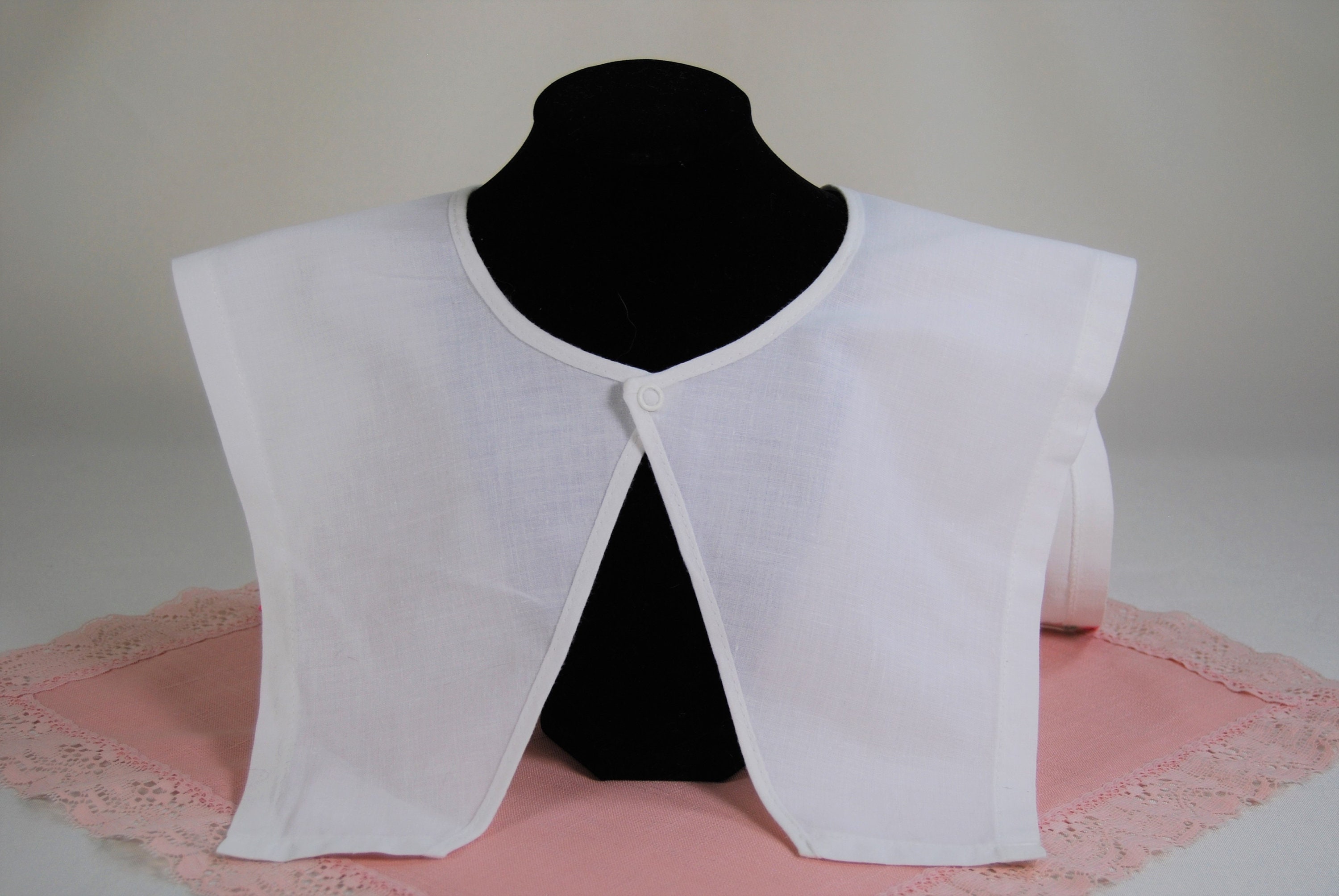 Vintage Detachable Appliqued and Embroidered Collar, Matching ...