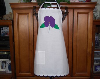 Vintage White Appliqued Full Apron