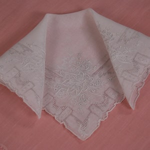 Vintage White Embroidered Wedding Handkerchief, Madeira Portugal 1102