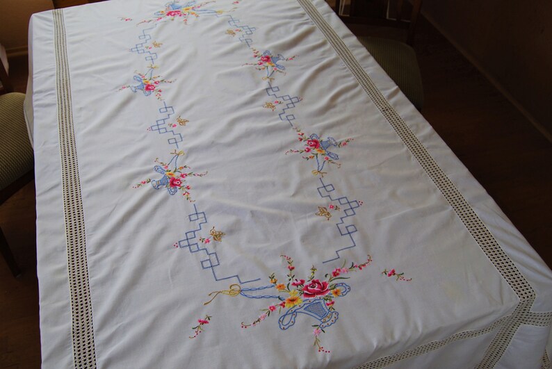 Vintage Beige Embroidered Tablecloth /& Napkin Set