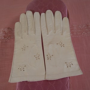Vintage White Kidskin Leather Gloves, Set of 2 Pair image 7