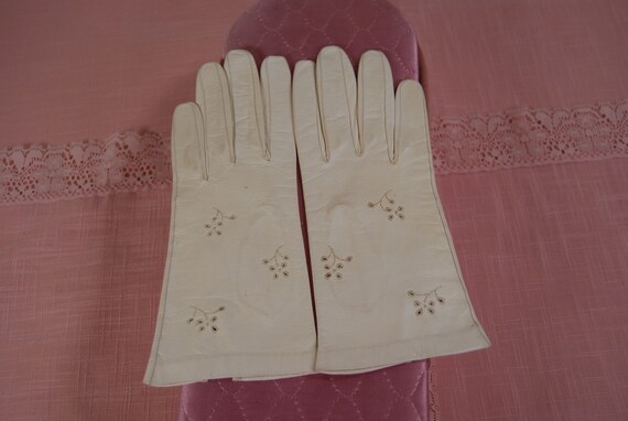 Vintage White Kidskin Leather Gloves, Set of 2 Pa… - image 7