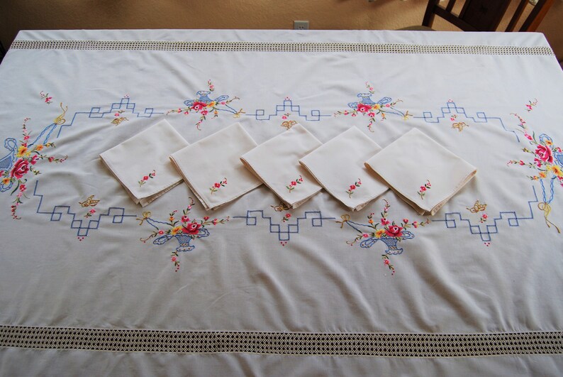 Vintage Beige Embroidered Tablecloth /& Napkin Set