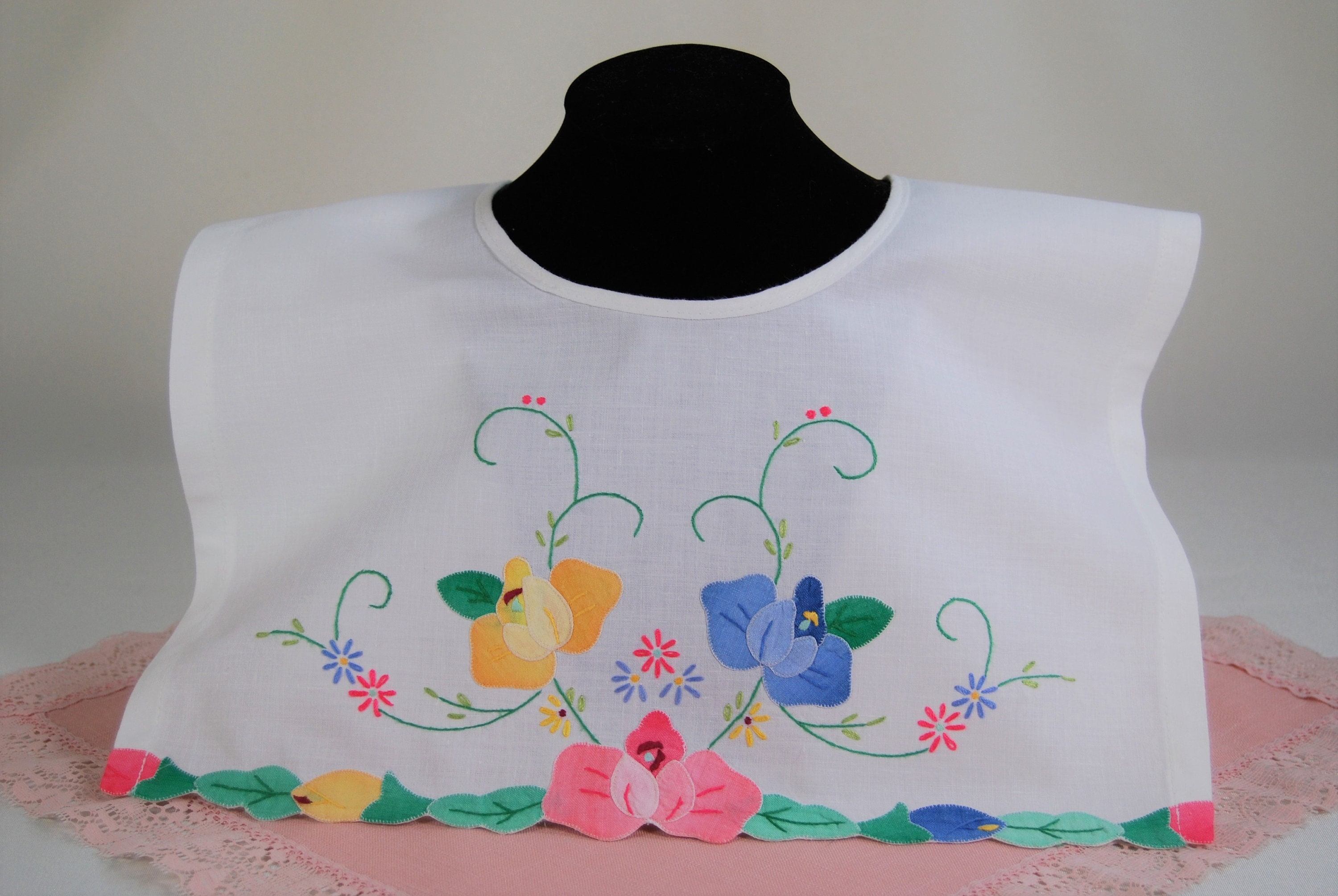 Vintage Detachable Appliqued and Embroidered Collar, Matching ...