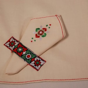Vintage vierkant geborduurd kersttafelkleed en servetten set van vijf