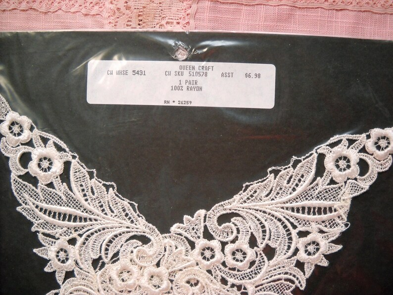 Vintage Queen Craft Lace Collar NOS