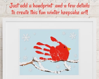 Può includere: Una stampa d'arte invernale incorniciata con un'impronta di mano rossa che rappresenta un cardinale su un ramo con fiocchi di neve bianchi. Il testo "Just add a handprint and a few details to create this fun winter keepsake art!" è in cima all'immagine.