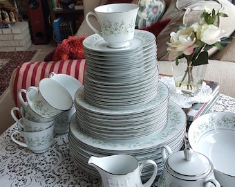 め*い様 Noritake 4人分セット シグニチャー チェーン柄　プラチナセッ め*い様 Noritake 4人分セット シグニチャー チェーン柄