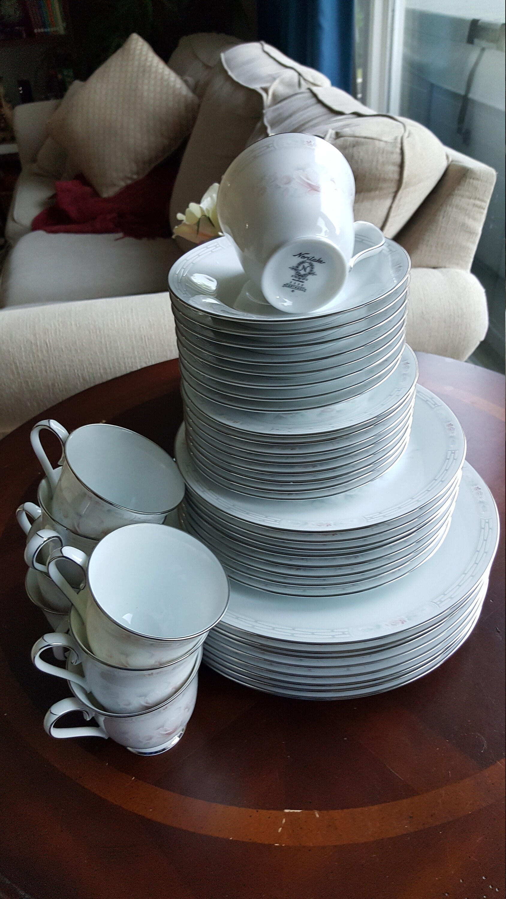 China Set for 8 Noritake Carthage 3330 | 40 Piece Dinnerware Set