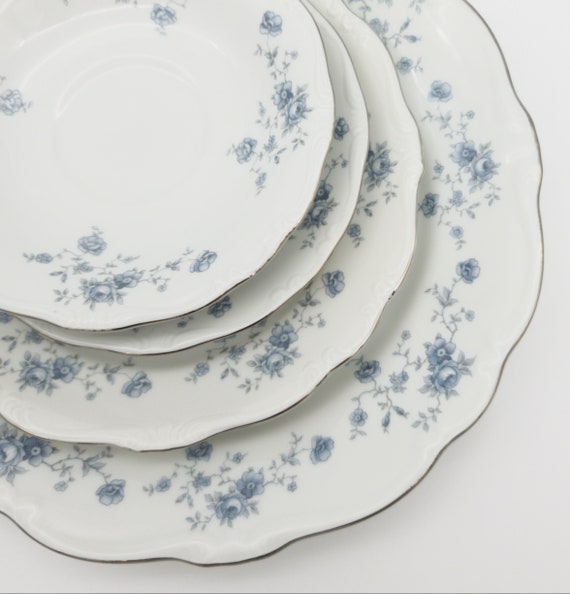China Set for 8 Johann Haviland Blue Garland - 40 Piece, Light