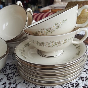 Set for 8 LENOX Brookdale Cup and Saucer Fine China Luxury Dinnerware White/Yellow Flowers On Rim Platinum Trim Wedding Gift  | Thanksgiving
