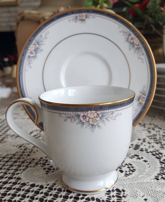 Set for 8 Noritake Ontario Cup and Saucer China Set Elegant Gold