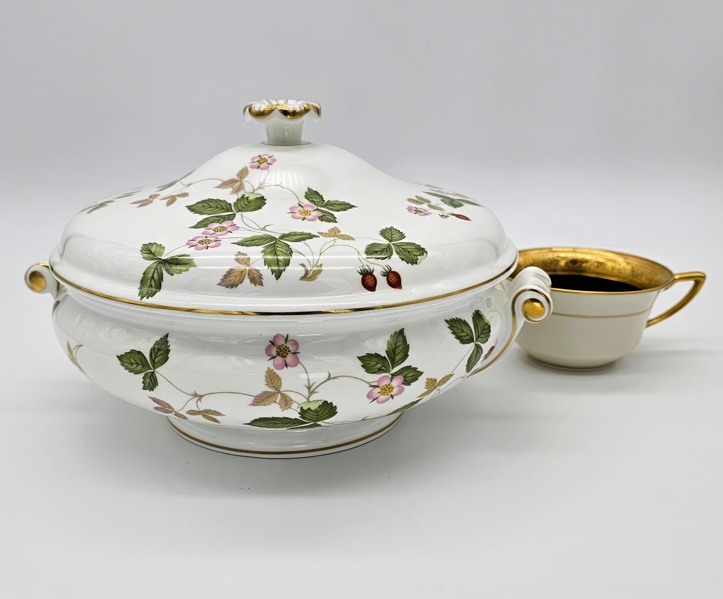 ウエッジウッド ワワイルドストロベリー カバードベジタブル ウェッジウッド ワイルドストロベリー ラウンド カバード ベジタブル