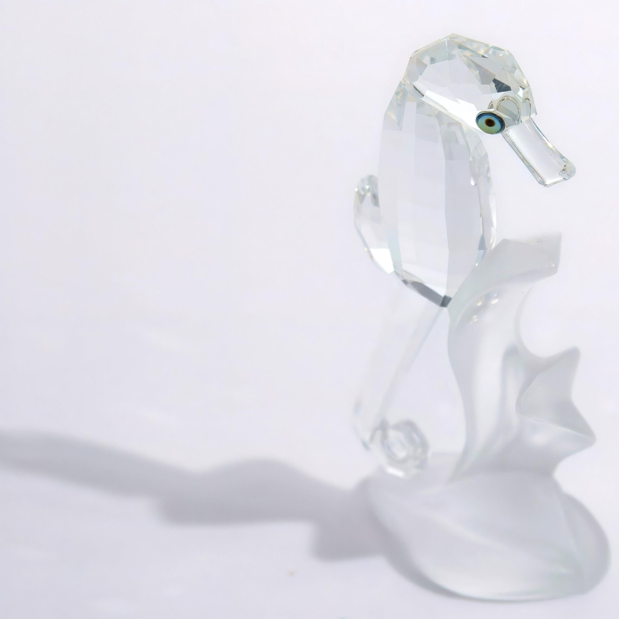 スワロフスキークリスタルタツノオトシゴの置物 - マイケル・ステイ