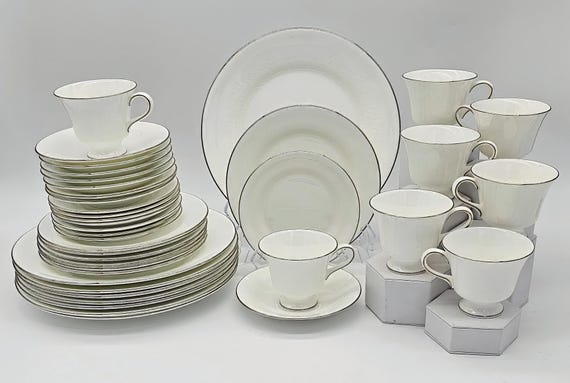 Wedgwood Silver Ermine 40-piece China Set, Service for 8, R4452