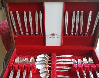 Service for 12 Laurel Mist 71 Piece Silverplate Flatware Set International Deep Silver Luxury Tableware Wedding Registry / Thanksgiving Gift