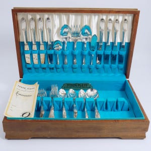 Vintage Oneida Tudor Silver Plate Flatware Set 62 Piece Complete Silver Plated Set for 8 Silverware 25th Anniversary Gift for Wife Gift Mom