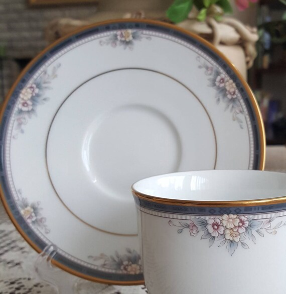 Set for 8 Noritake Ontario Cup and Saucer China Set Elegant Gold