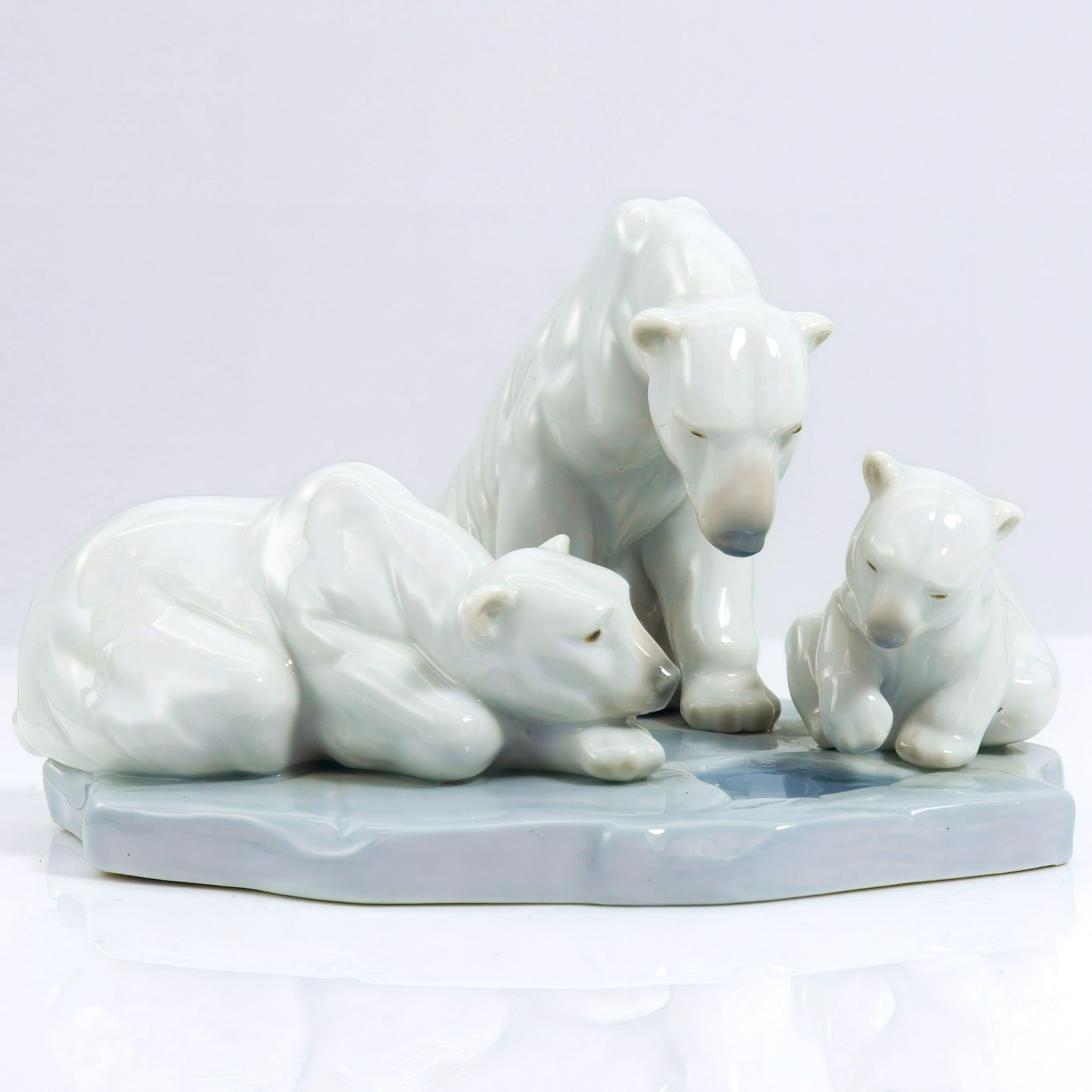 Lladró Bearly Love Figurine #1443 - Retired Polar Bear Family by