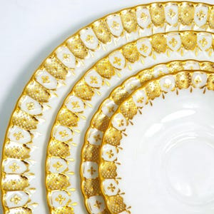 Royal Crown Derby Heraldic Gold, set da tavola da 20 pezzi, servizio per 4, porcellana fine vintage, prodotto in Inghilterra, fuori produzione, set di porcellana immagine 9