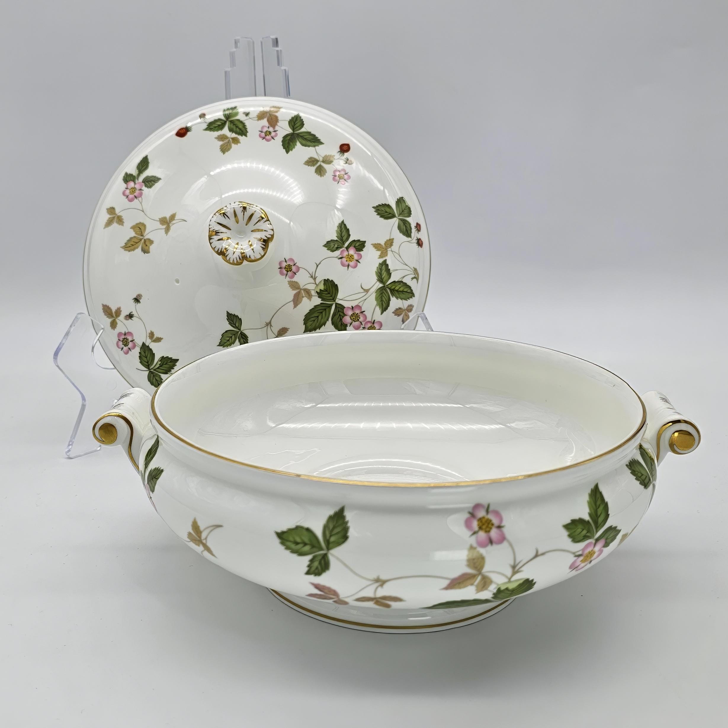 ウェッジウッド ワイルドストロベリー ラウンド カバード ベジタブル