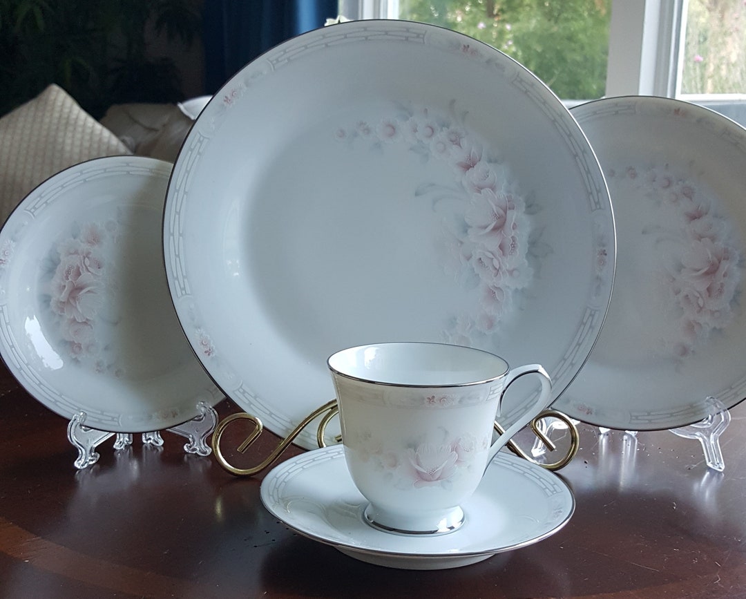 China Set for 8 Noritake Carthage 3330 | 40 Piece Dinnerware Set