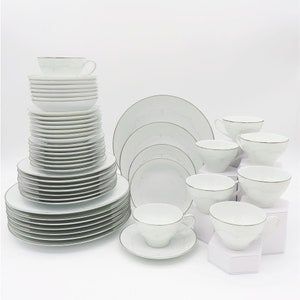 Service für 8 Noritake Whitebach (40 Stück)Geschirr Set Geprägte Weiße Blumen, Graue Schriftrolle Platin Verzierung Hochzeit Standesamt Geschenk Porzellan Set