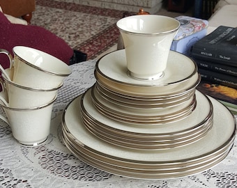 LENOX Moonspun, set da 20 pezzi in porcellana per 4 persone, regalo di nozze, set di stoviglie di lusso con corpo in crema e fiori bianchi, finiture in platino, fuori produzione