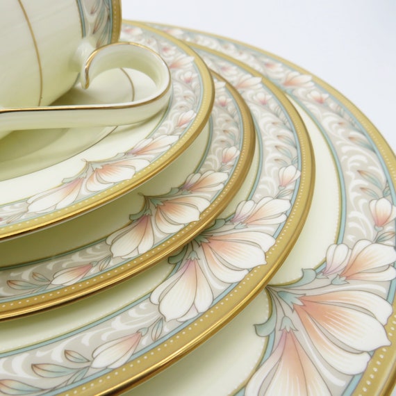 China Set for 8 Noritake Barrymore (40-pieces) | Complete