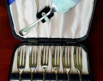 Dessert Forks and Server Sheffield England Silver Plate Desert Set  Silver Plated 6 VINERS of Sheffield England Silver Plated  Boxed